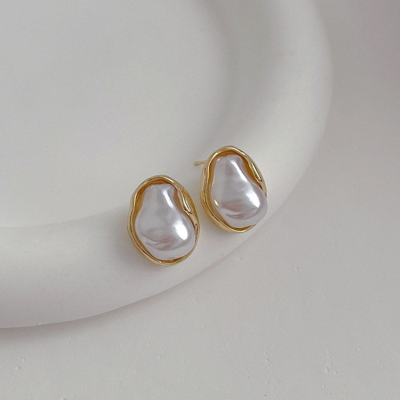 Simple Metal Encapsulation Pearl Stud Earrings
