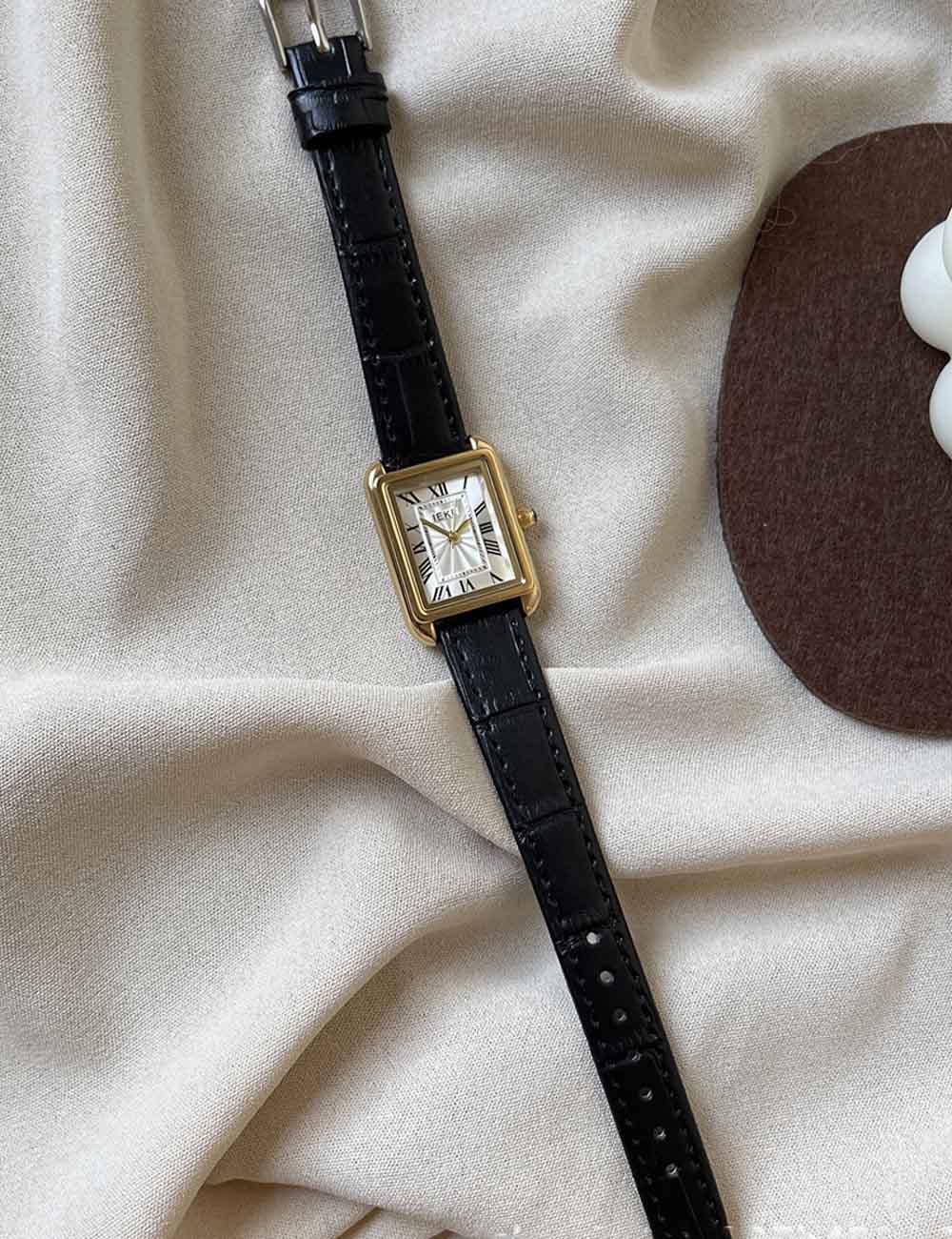 Elegant Square Dial Roman Numeral Wrist Watch