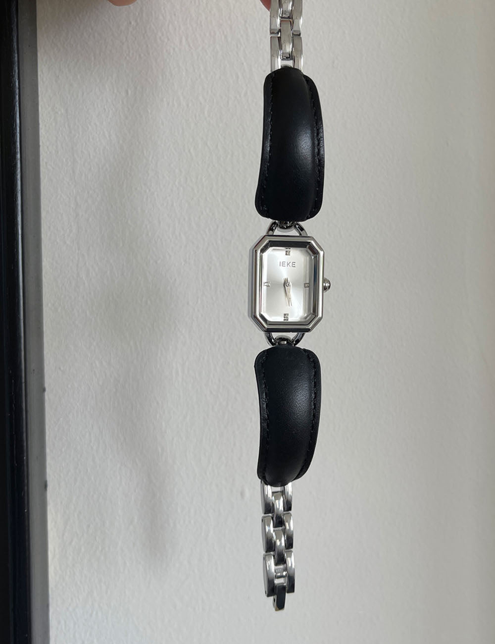 Elegant Square Dial Leather Bracelet Quartz Watch