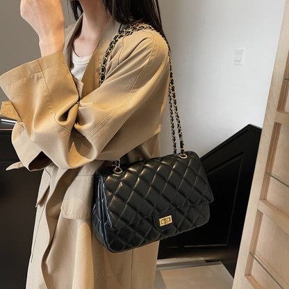 Retro Handbag With Pendant