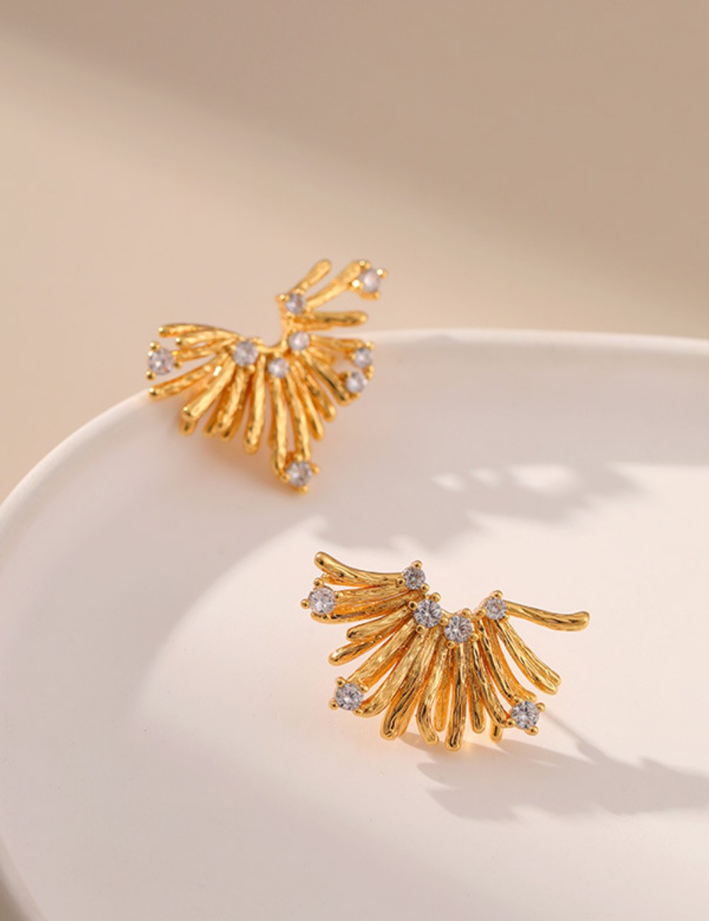 Irregualr Line Zircon Delicate  Stud Earrings