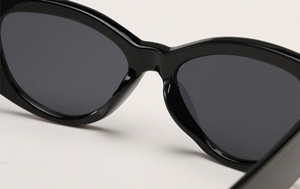 Retro Cat Eye Lightweight Sunglasses