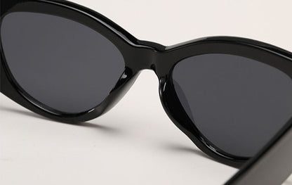 Retro Cat Eye Lightweight Sunglasses