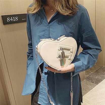 Single Shouleder Heart-Shaped Riveted Chain Bag