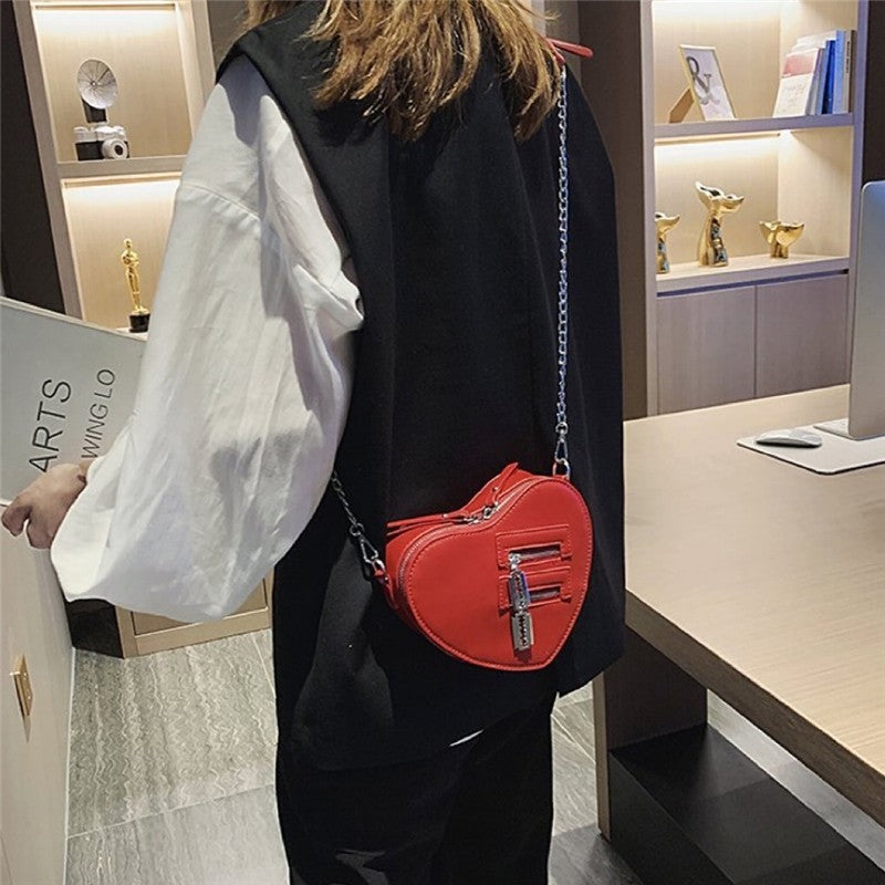 Single Shouleder Heart-Shaped Riveted Chain Bag