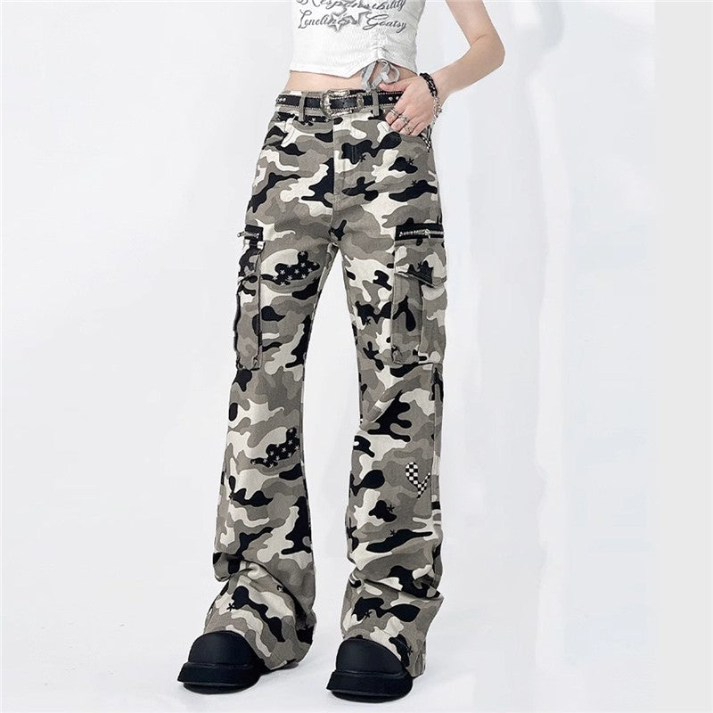 Relaxed Camo Cargo Pants With Flared Legs