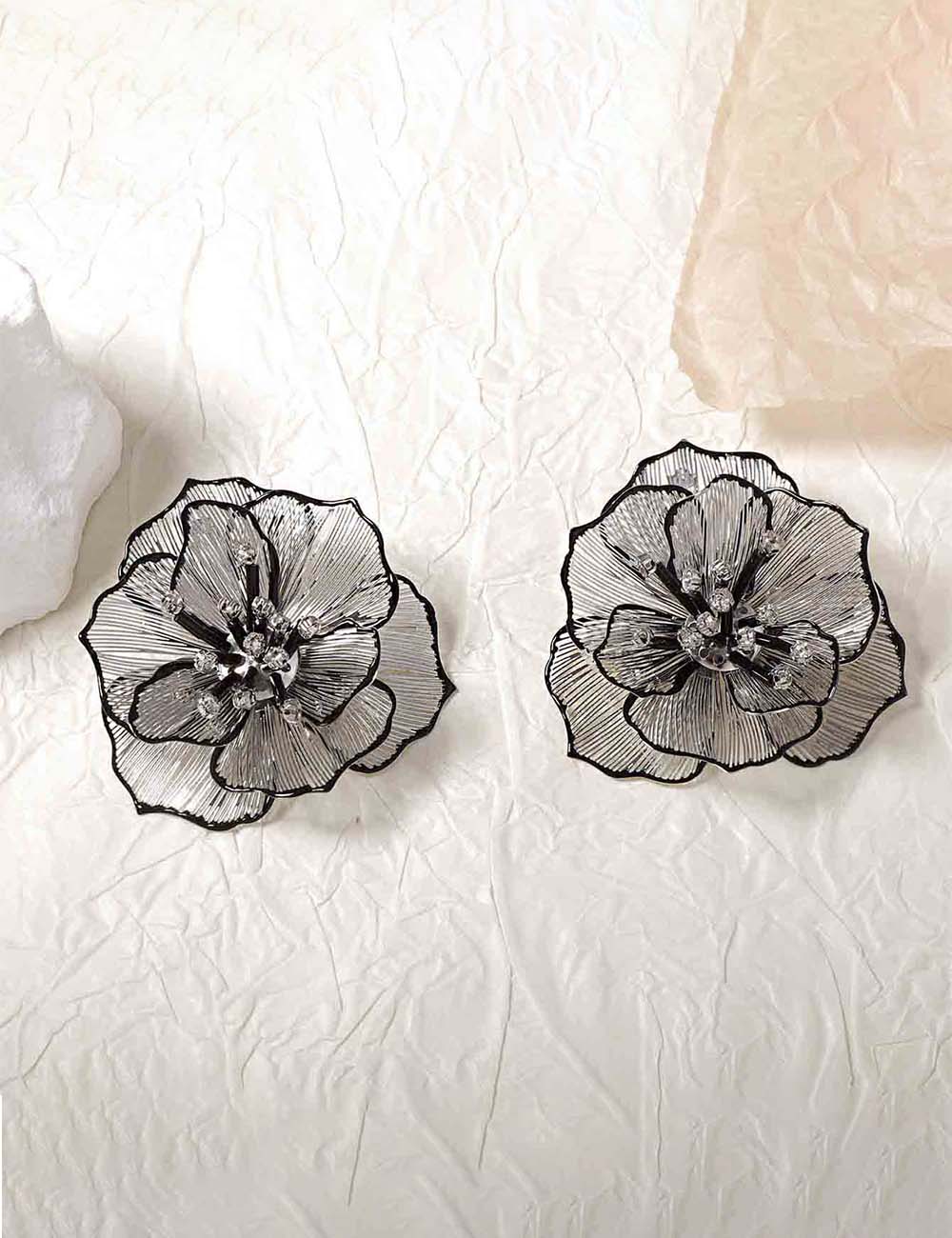 Trendy Geometric Hollow Out Flower Stud Earrings