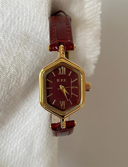 Trendy Diamond-Shaped Roman Dial Quartz Watch