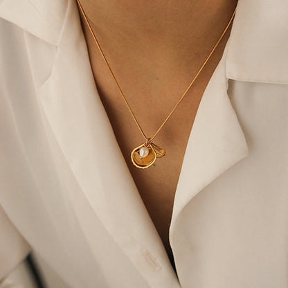 Pearl Shell Simple ELegant Necklace
