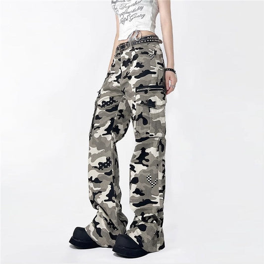 Relaxed Camo Cargo Pants With Flared Legs