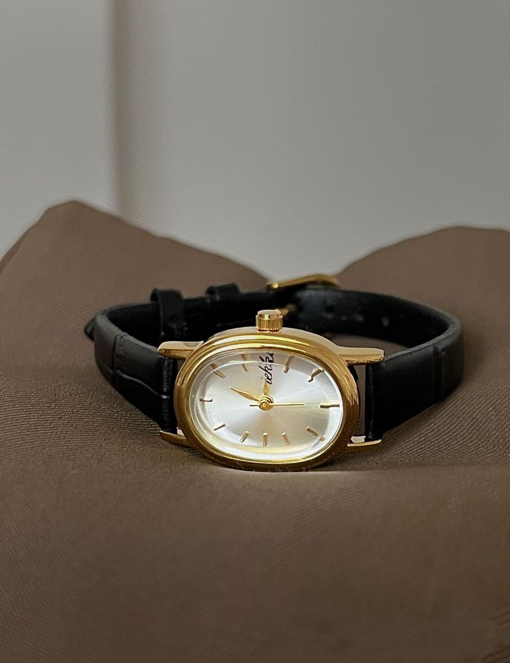 Elegant Small Oval Dial Leather Strap Quartz Watch