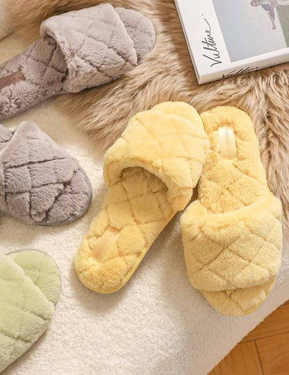 Simple Diamond Pattern Plush Fuzzy Slippers