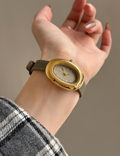 Minimalist Small Dial Leather Strap Quartz Watch