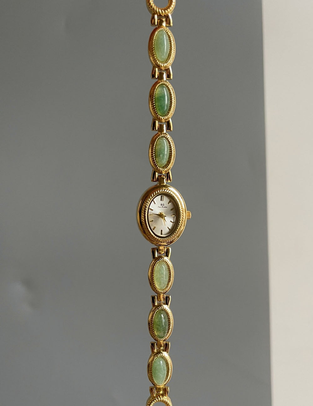 Retro Gold Tone Oval Dial Quartz Wrist Watch