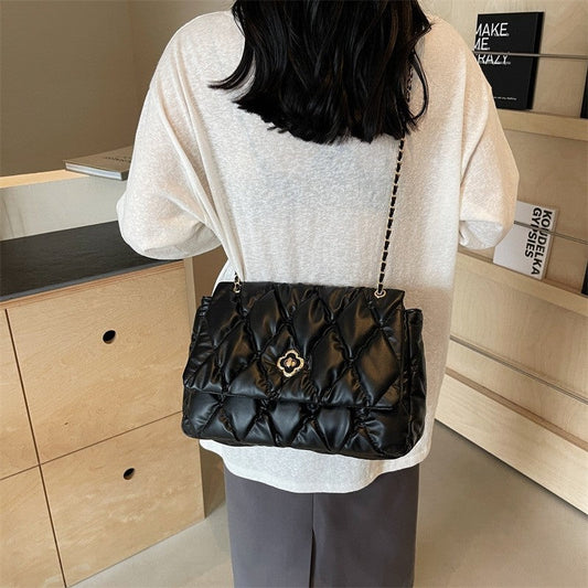 Retro Handbag With Pendant