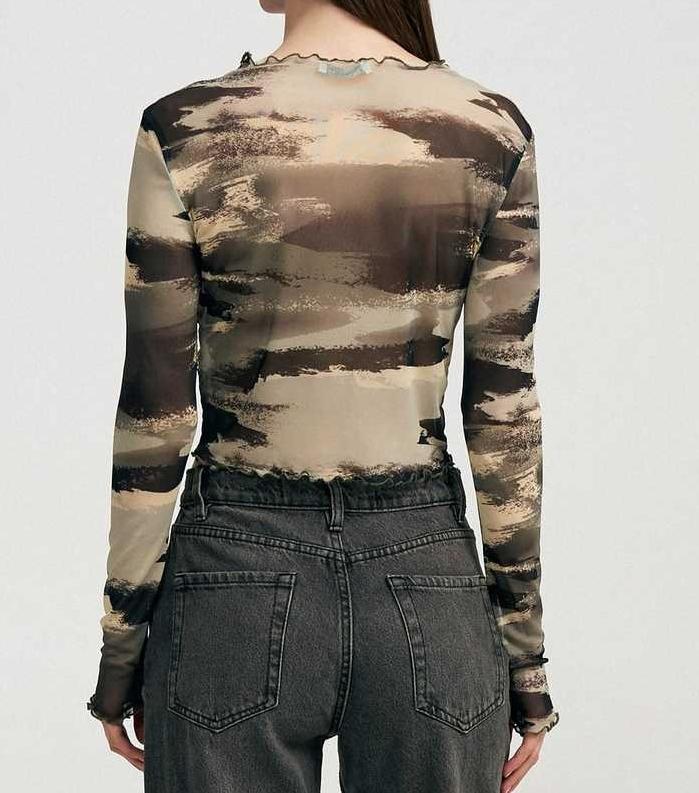 Slim-Fitting Leopard Print Mesh Top