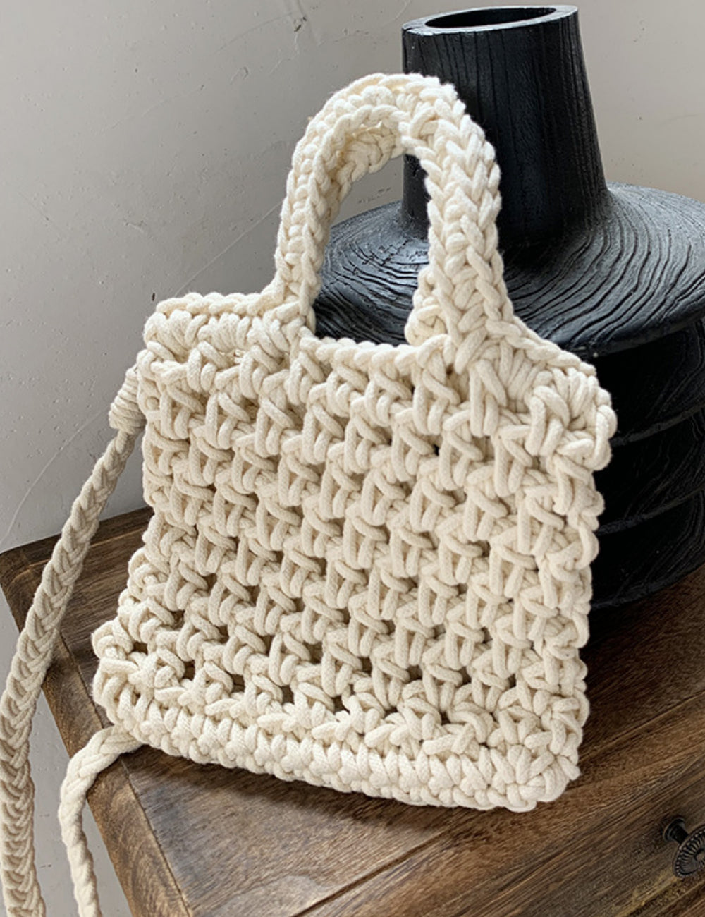 Hellow Out Solid Color Simple Woven Bag