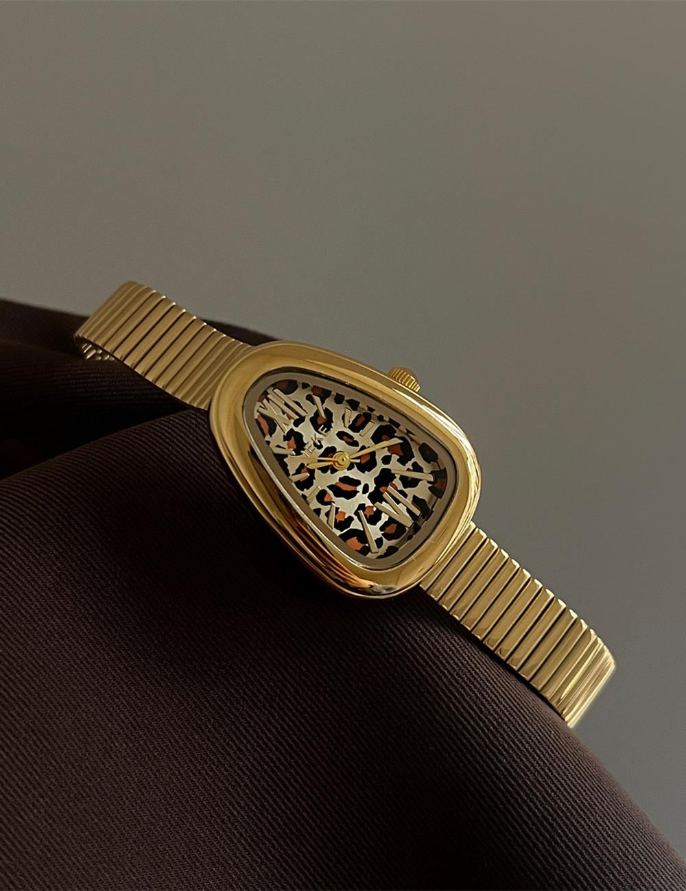 Retro Leopard Print Dial Quartz Wrist Watch