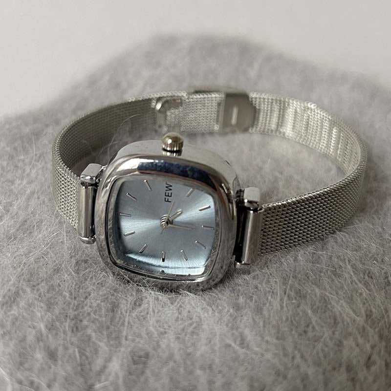 Elegant Small Dail Mesh Strap Quartz Watch