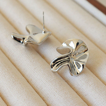 Simple Geometric Ruched Stud Earring