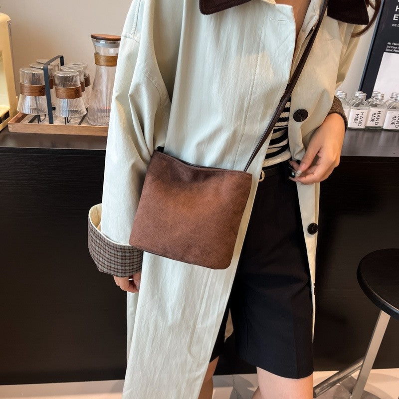 Retro Handbag With Pendant