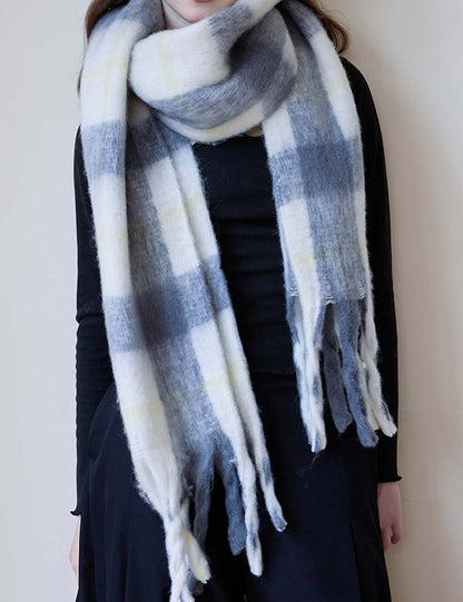 Minimalist Color Block Plaid Tassel Thick Scarf