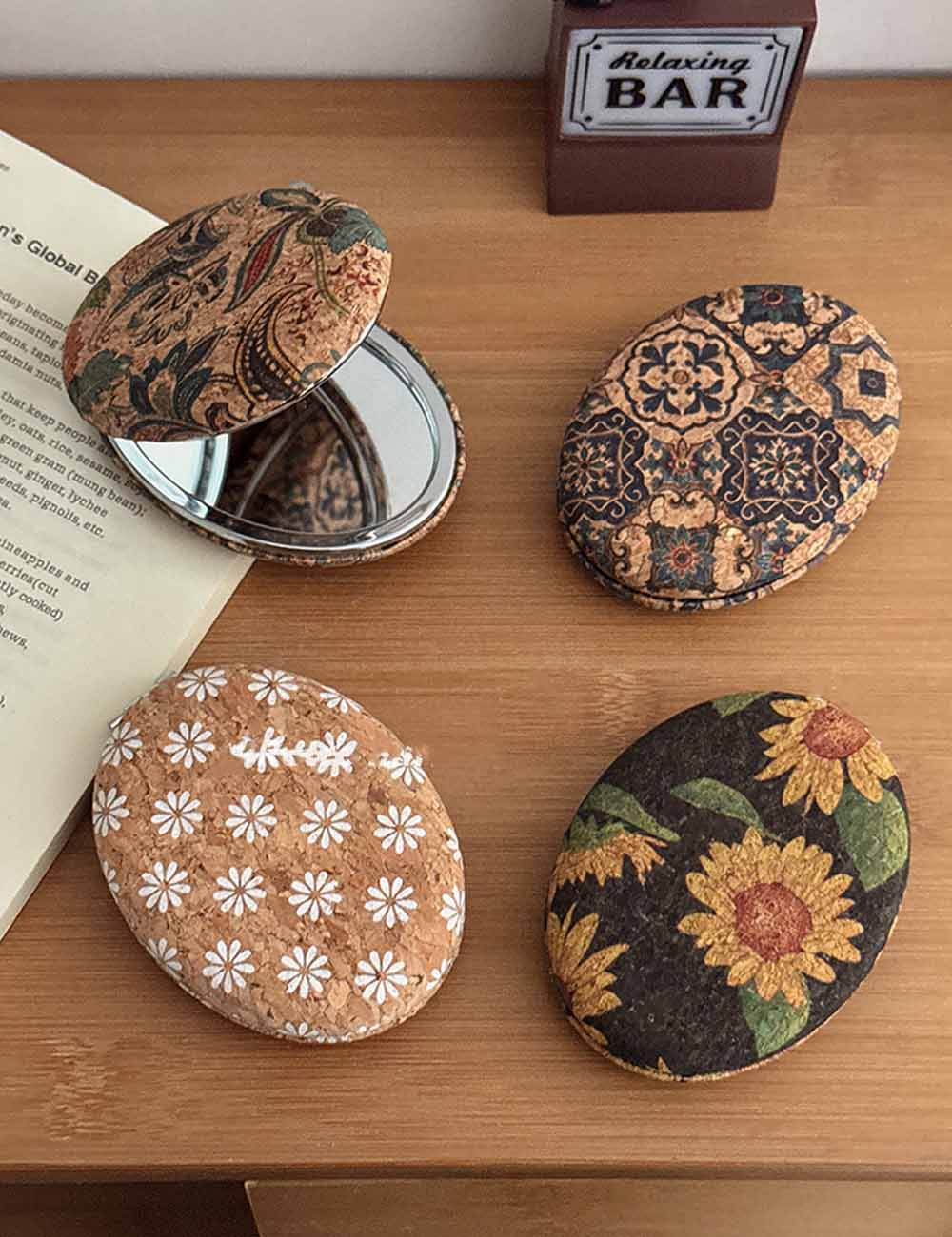 Vintage Floral Print Foldable Makeup Mirror