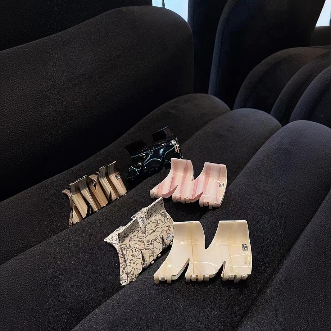 M Shaped Irregular Print Sweet Hair Claws