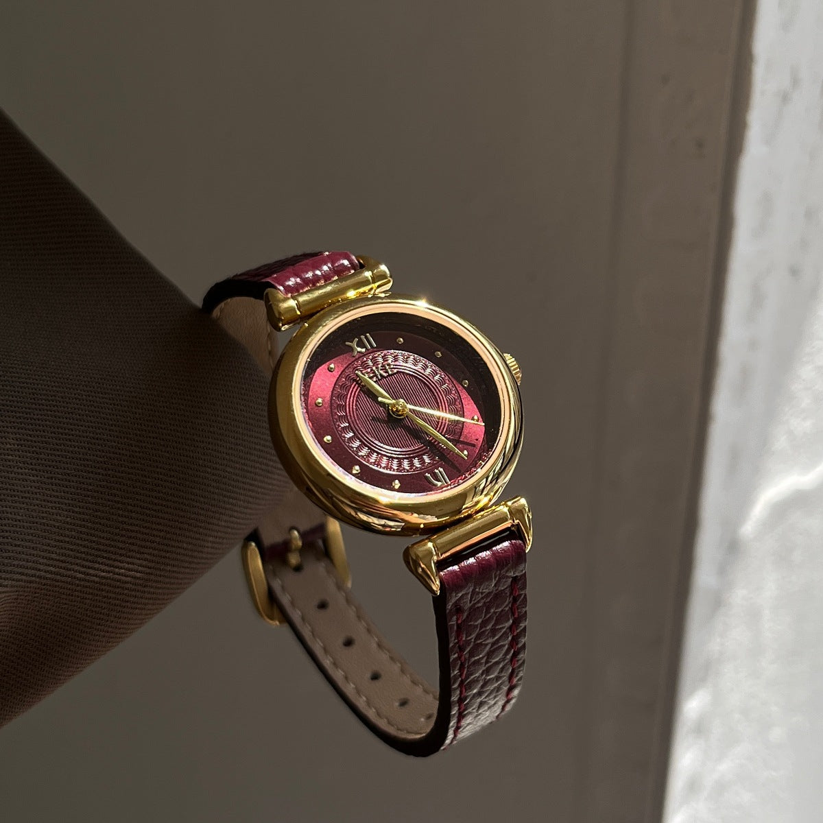 Trendy Round Dial Leather Strap Quartz Watch