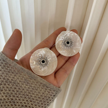 Vintage Flower Round Shape Stud Earring