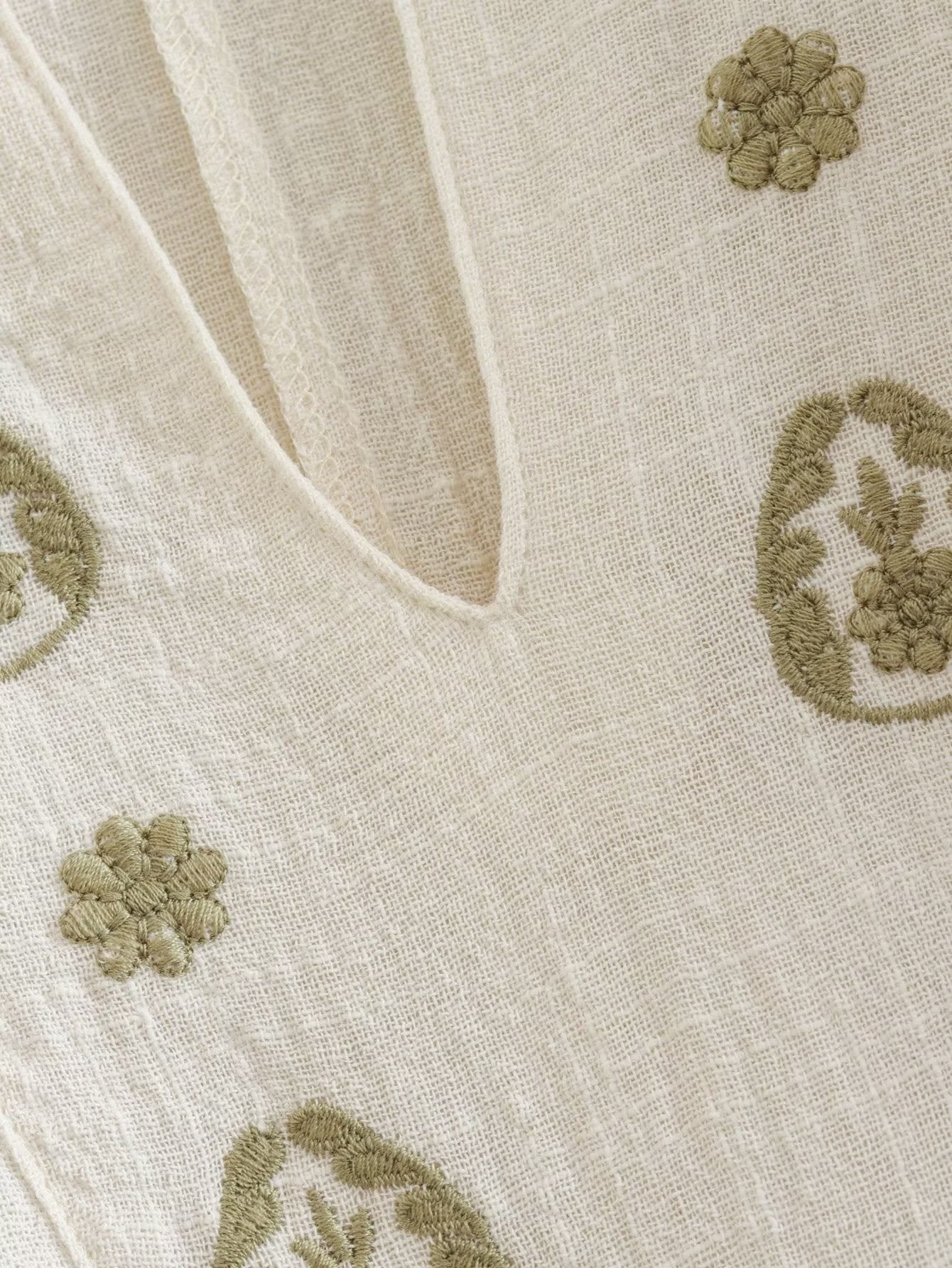 Loose Embroidered V-Neck Long Sleeve Blouse