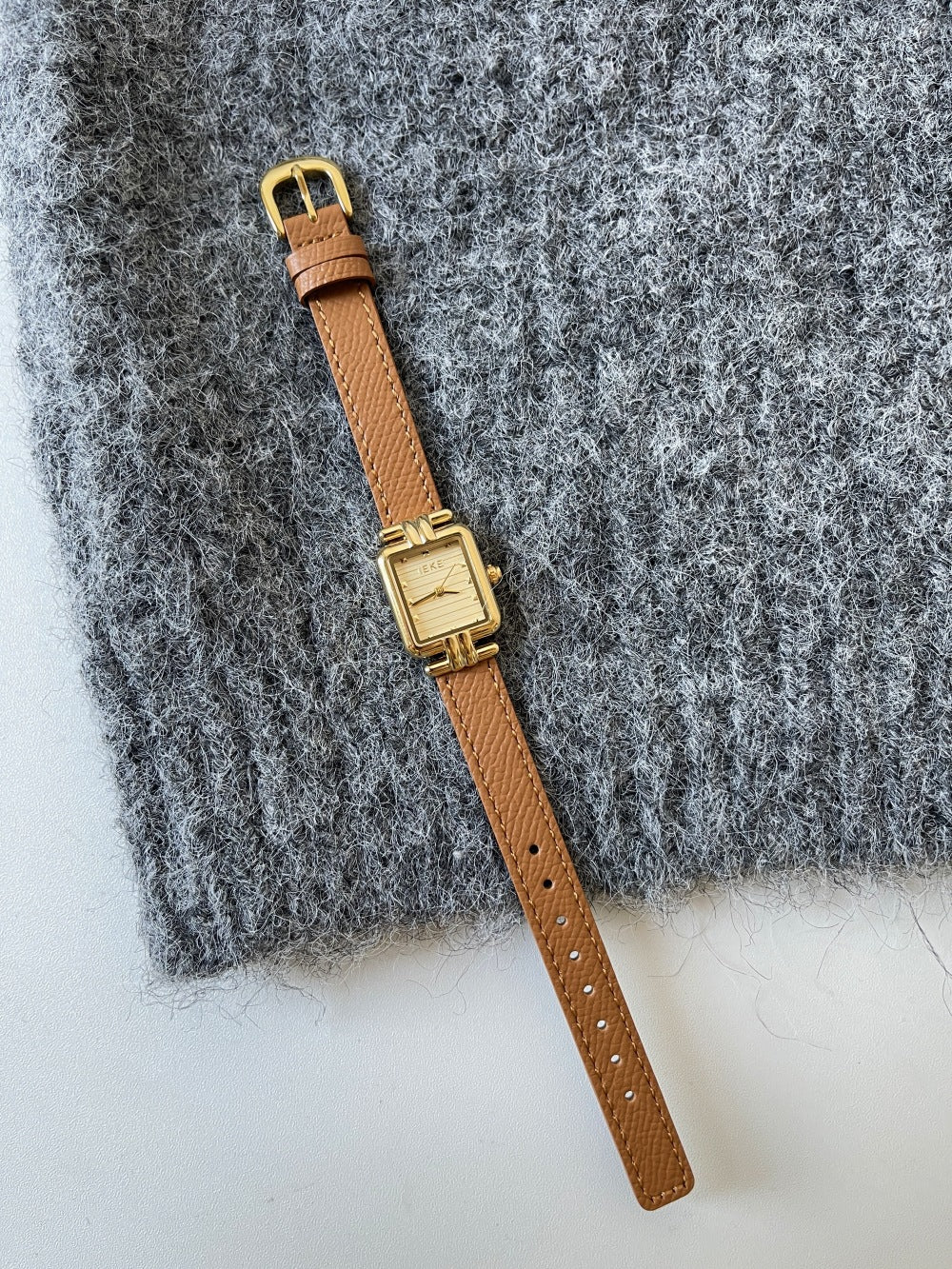 Vintage Leather Strap Gold Tone Quartz Watch