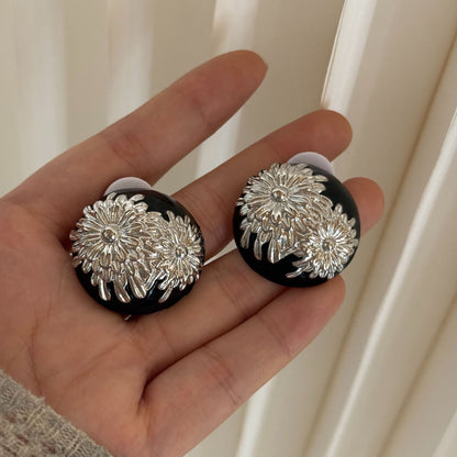 Vintage Flower Round Shape Stud Earring