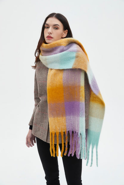 Contrast Color Plaid Tassel Scarves