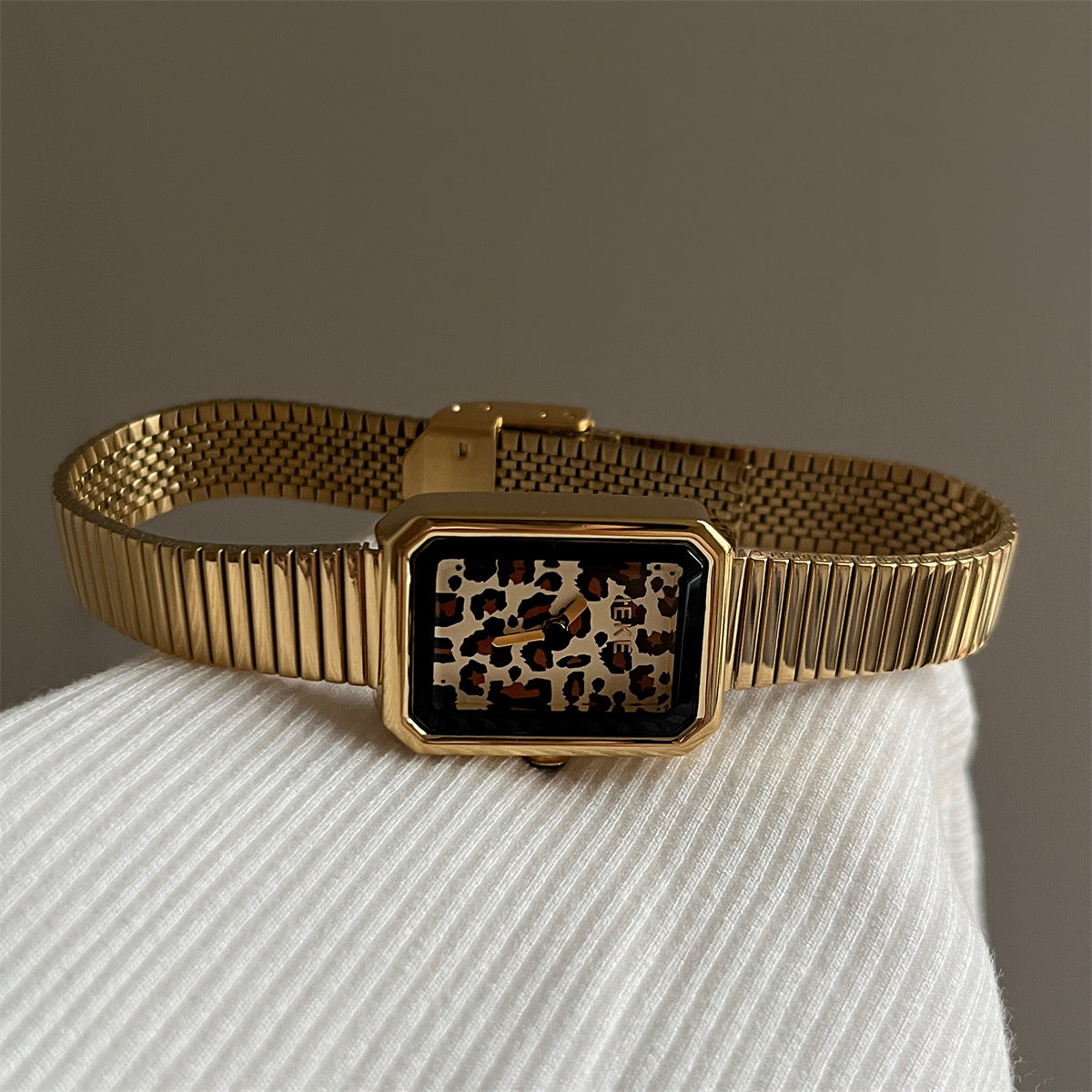 Retro Leopard Print Dial Quartz Wrist Watch