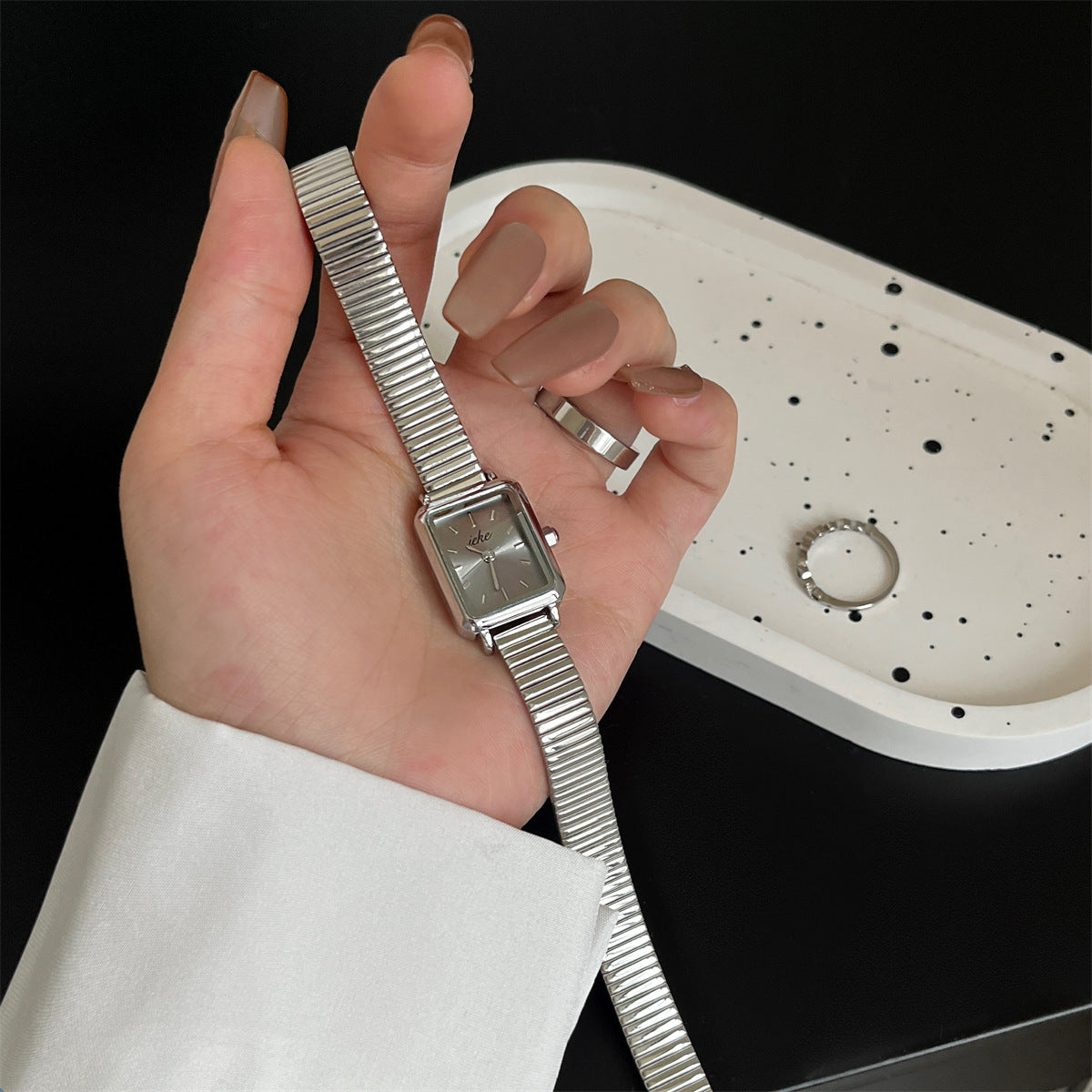 Chic Silver Snake Head Dial Quartz Watch