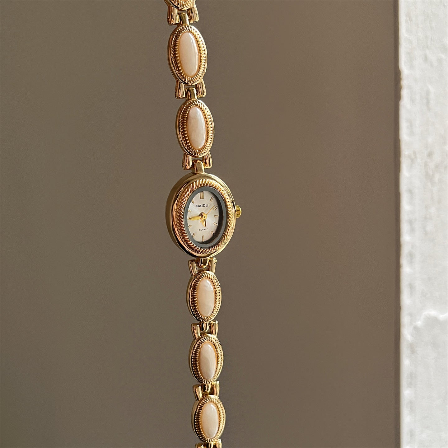 Vintage Gold Oval Dial Bracelet Quartz Watch