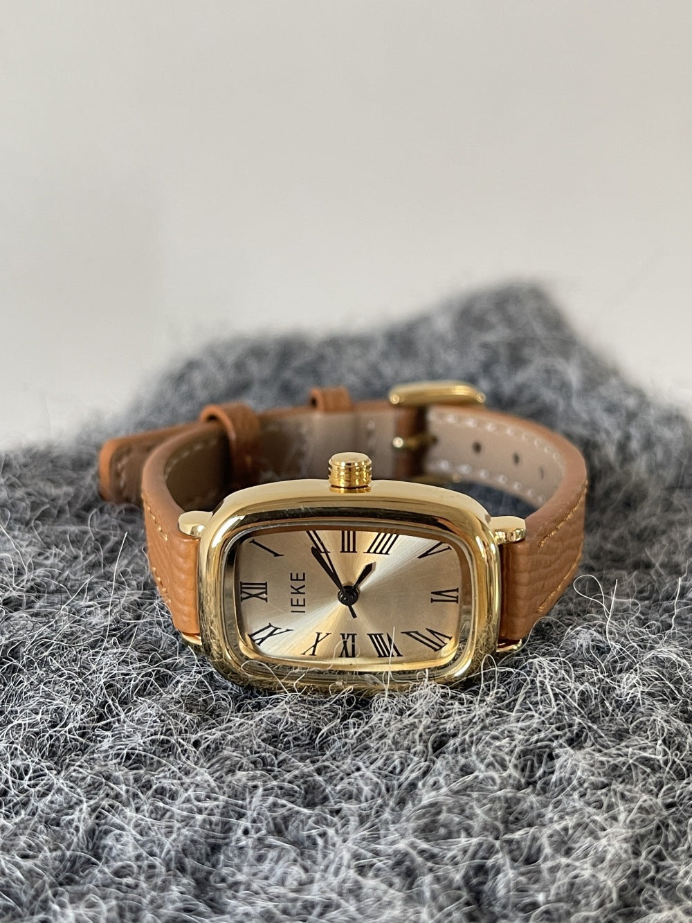 Vintage Leather Strap Gold Tone Quartz Watch