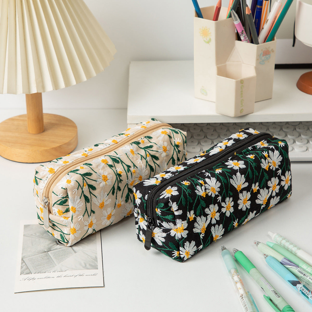 Daisy Embroidered Portable Storage Bag