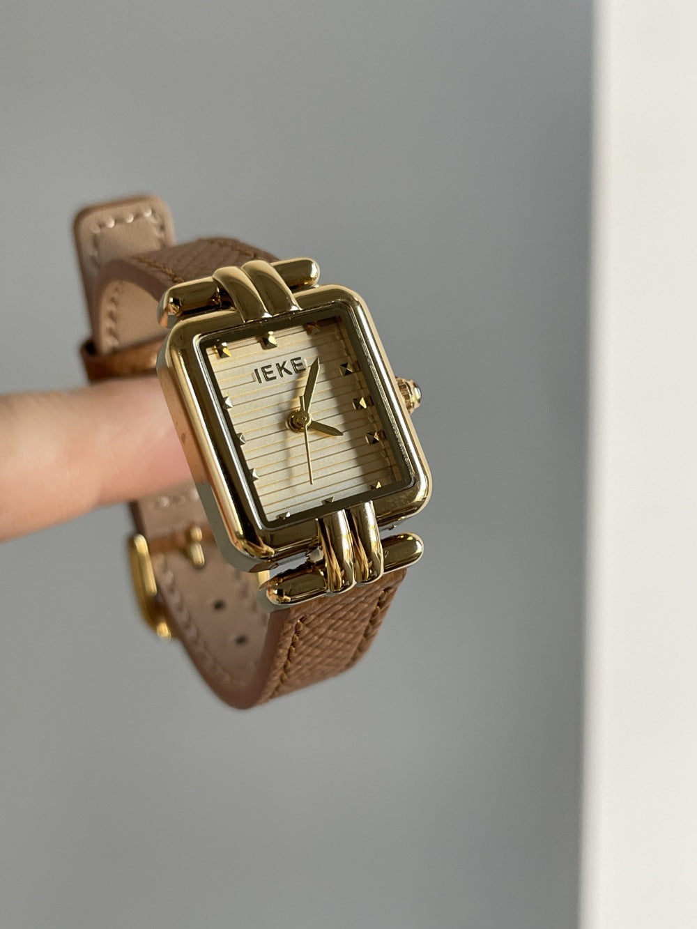 Vintage Leather Strap Gold Tone Quartz Watch
