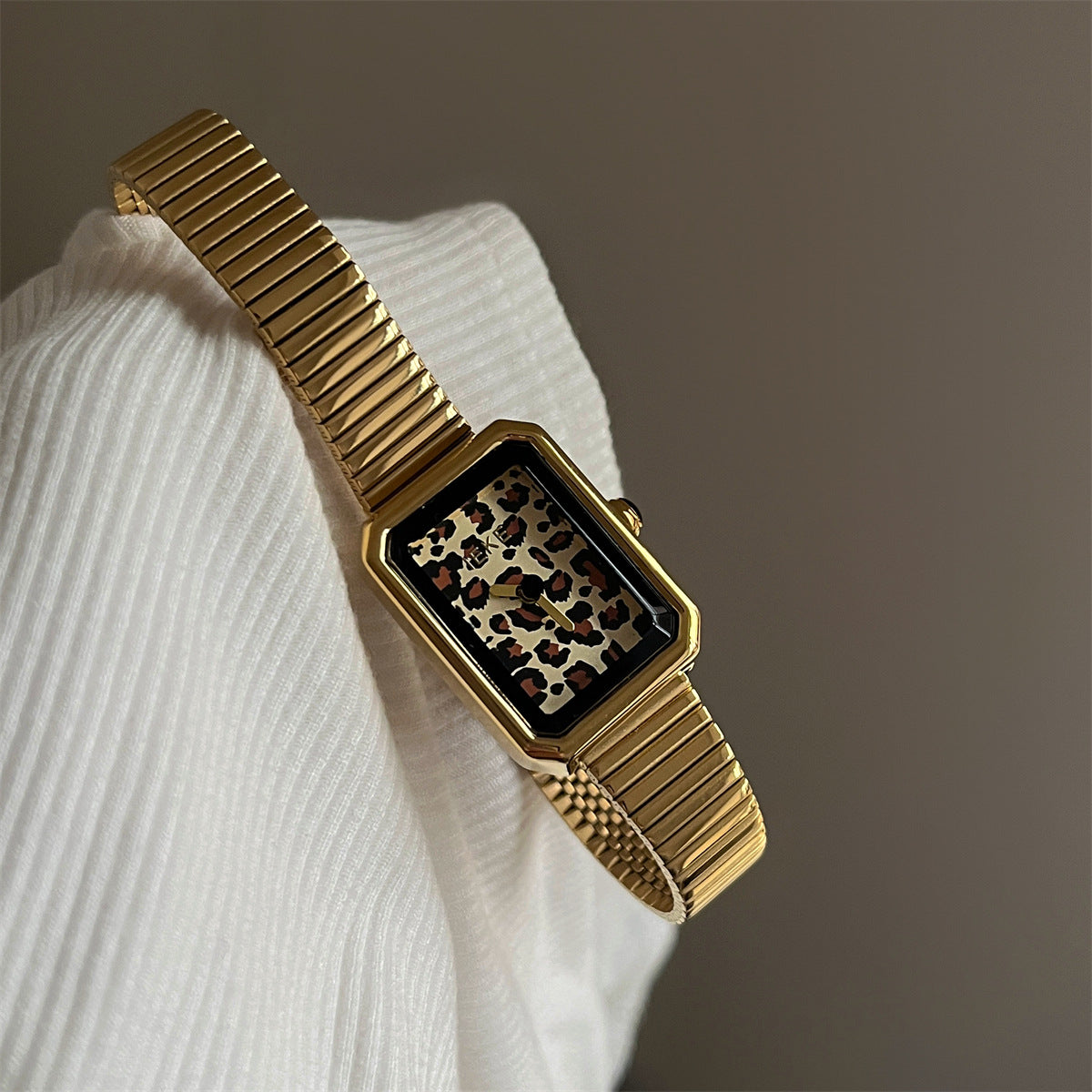 Retro Leopard Print Dial Quartz Wrist Watch