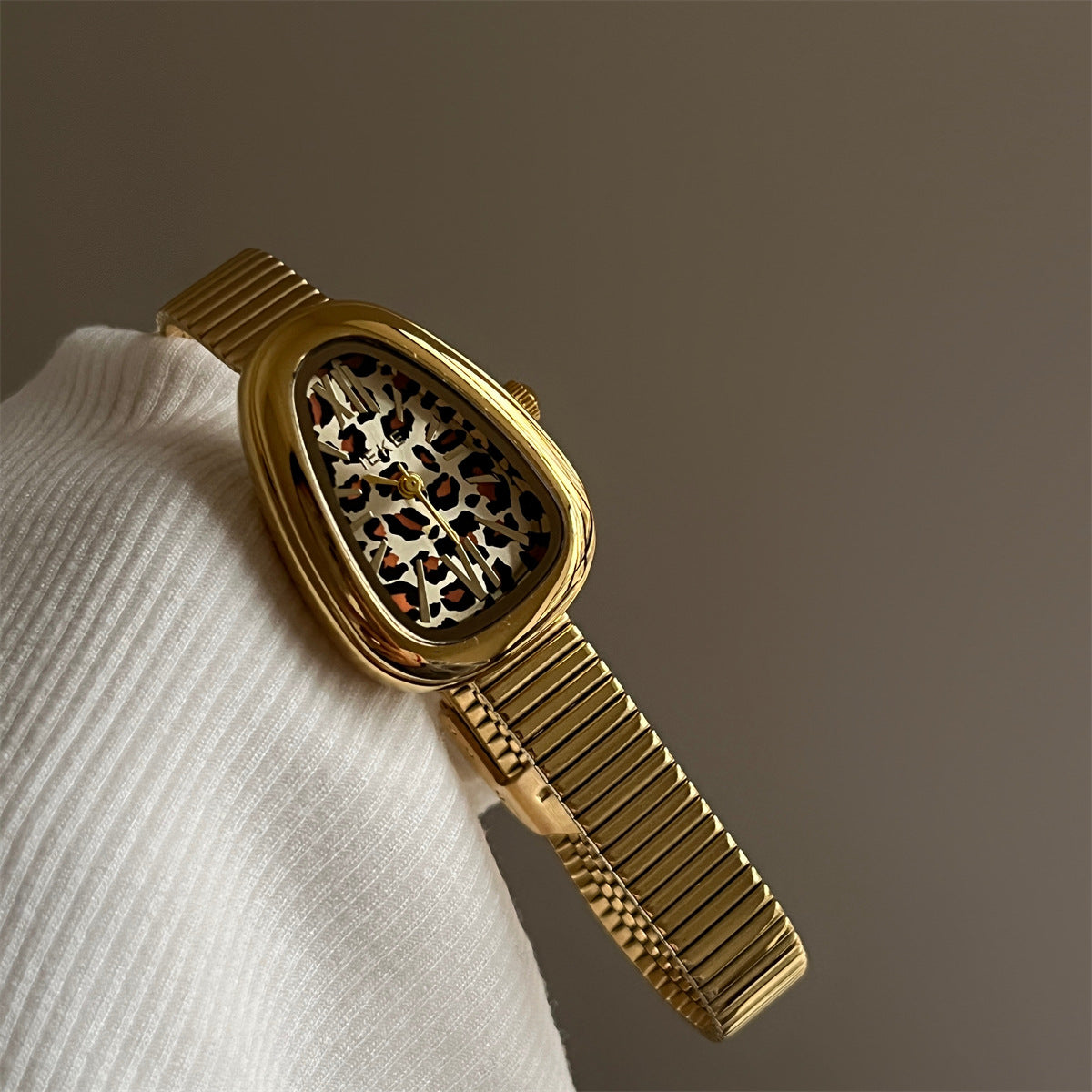 Retro Leopard Print Dial Quartz Wrist Watch