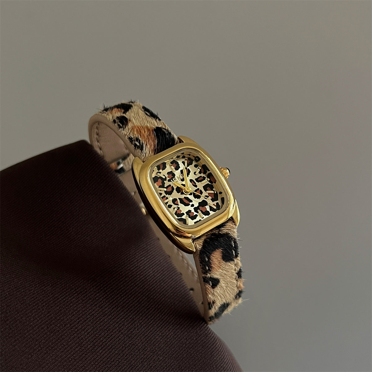 Retro Leopard Print Dial Quartz Wrist Watch