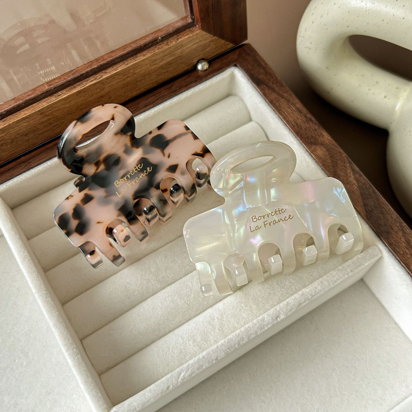 2+Elegant Small Latter Print Hair Claws