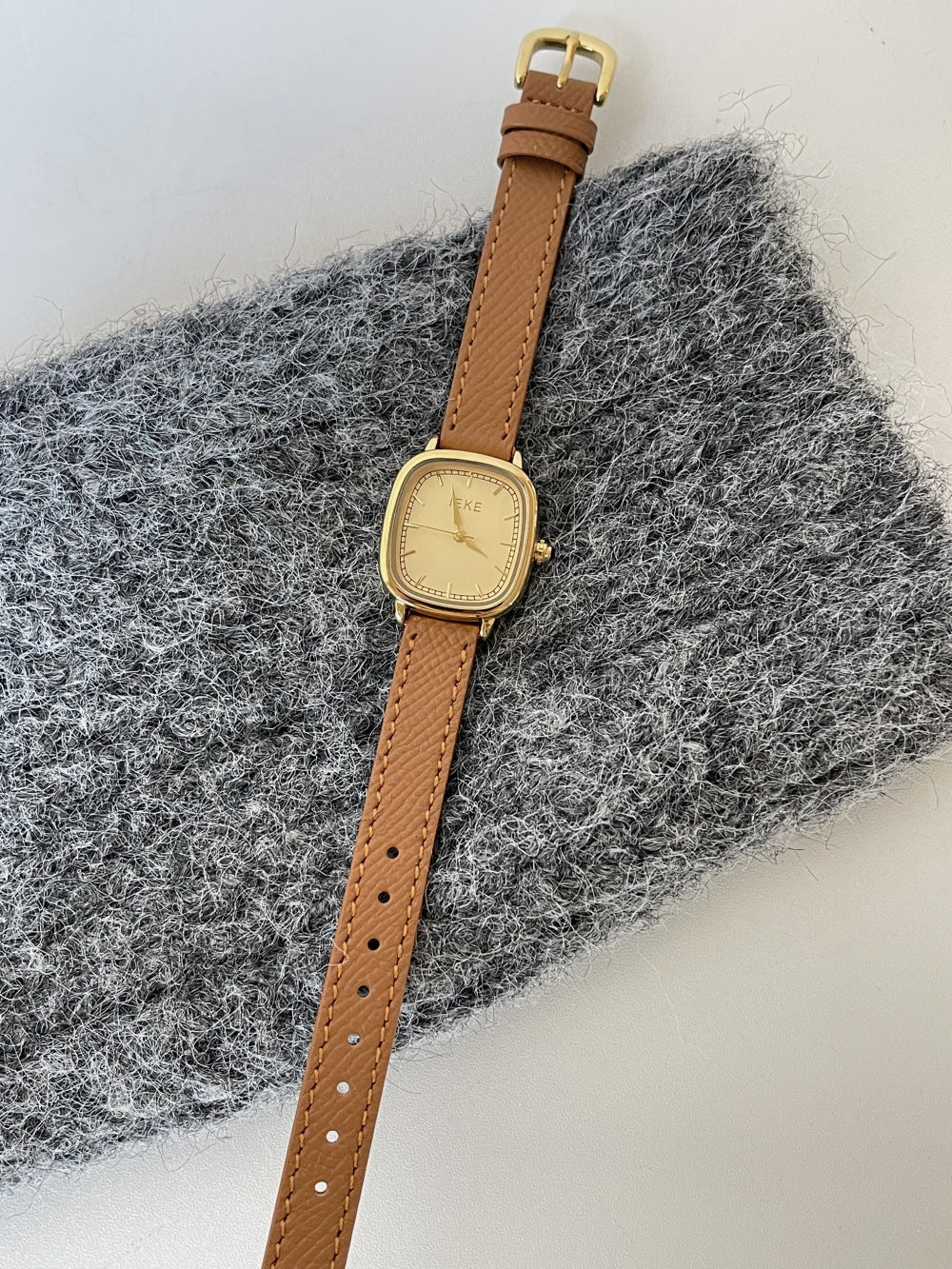 Vintage Leather Strap Gold Tone Quartz Watch