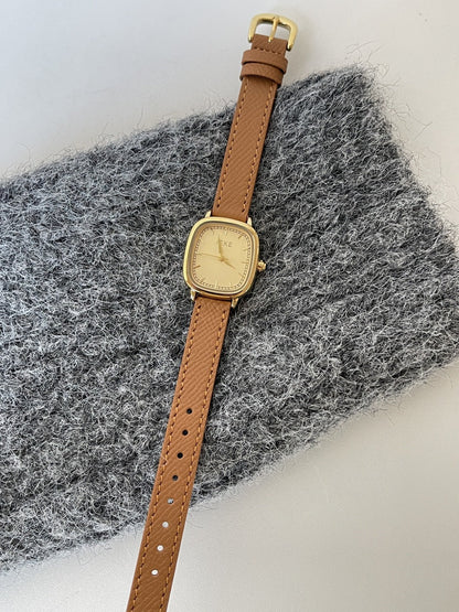 Vintage Leather Strap Gold Tone Quartz Watch