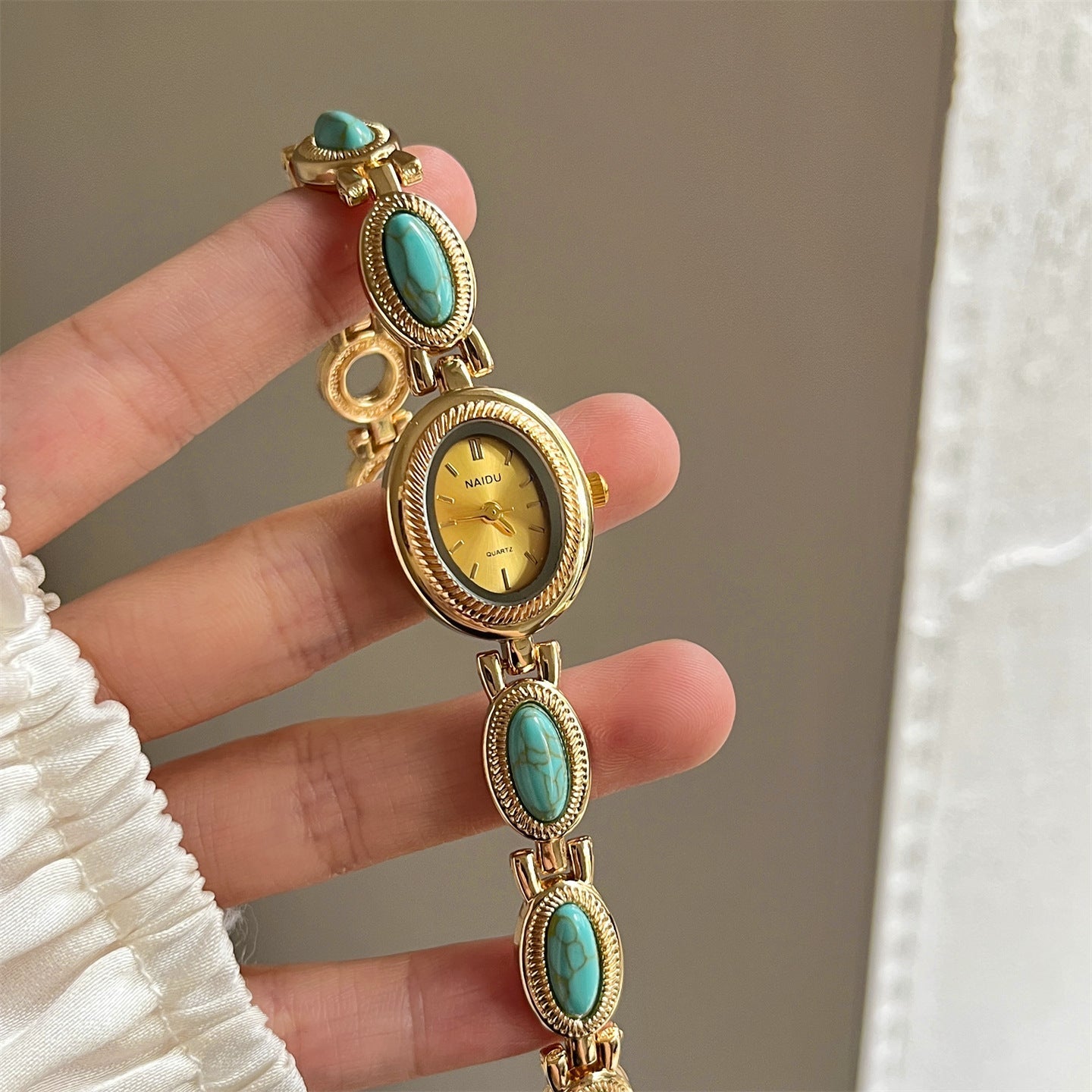 Vintage Gold Oval Dial Bracelet Quartz Watch