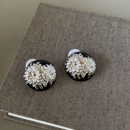 Vintage Flower Round Shape Stud Earring