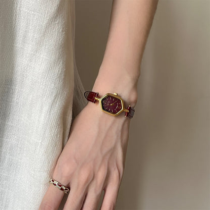 Trendy Diamond-Shaped Roman Dial Quartz Watch