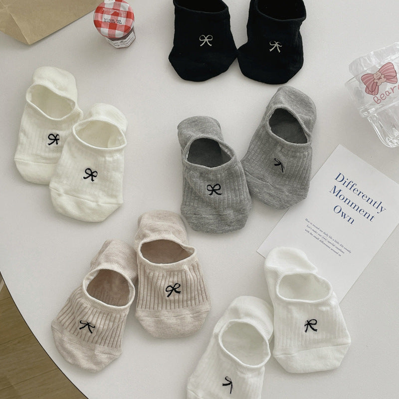 Bow Embroidered Ribbed Ankle Socks